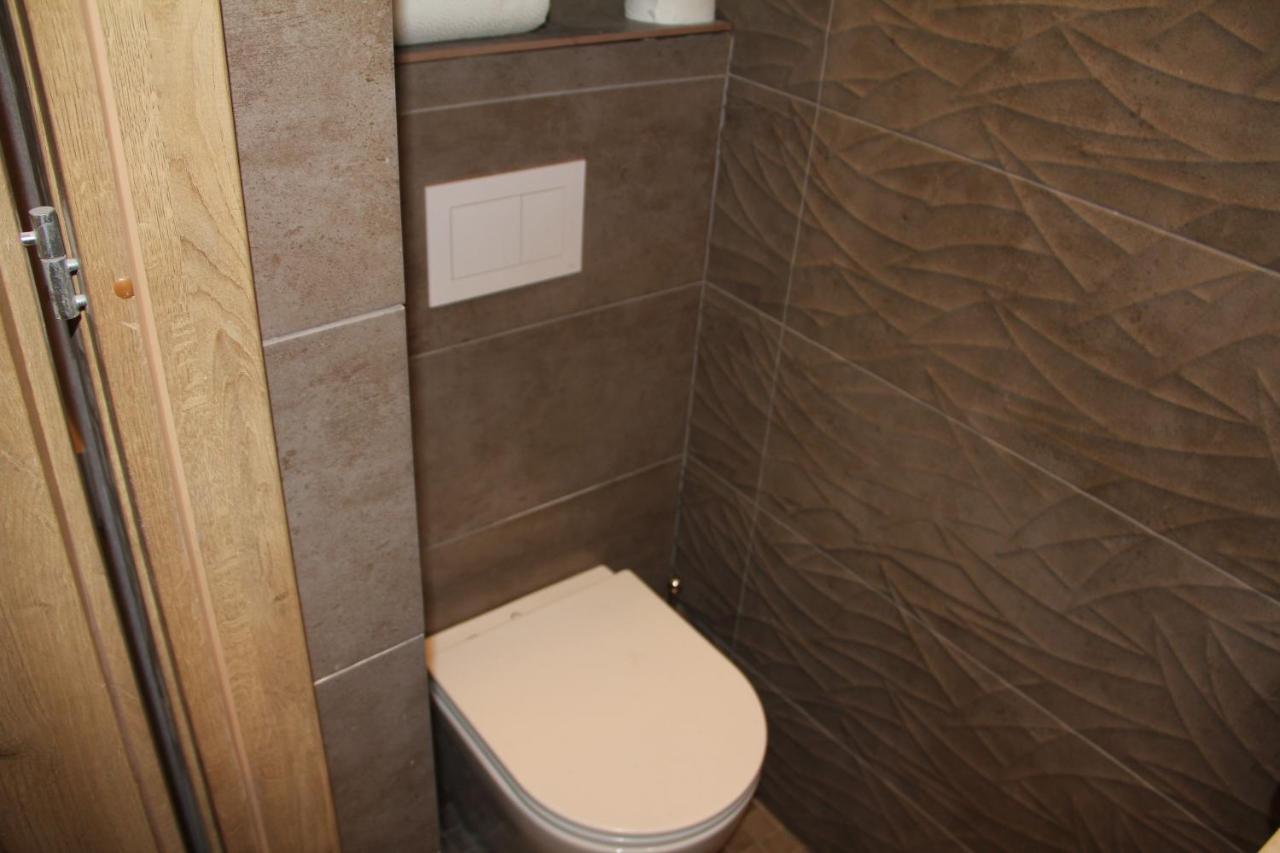 Green Oaks Private Rooms With Private Shower Klaipėda Exteriör bild