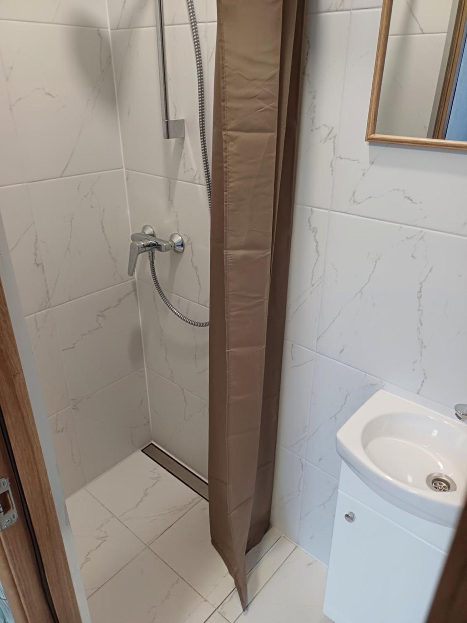 Green Oaks Private Rooms With Private Shower Klaipėda Exteriör bild